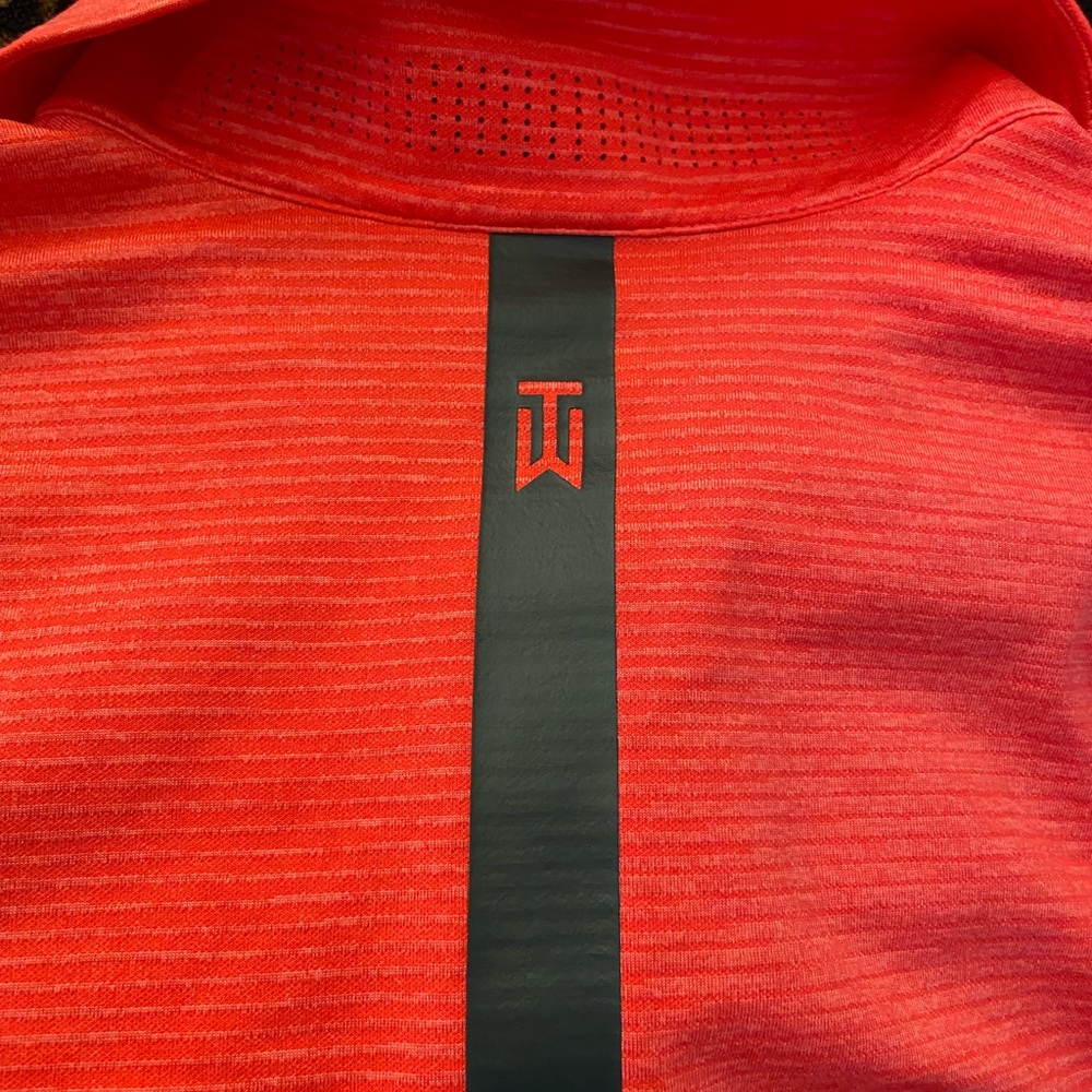 TIGER WOODS COLLECTION NIKE Polo Shirt.  Men’s Size Medium in Excellent Cond.